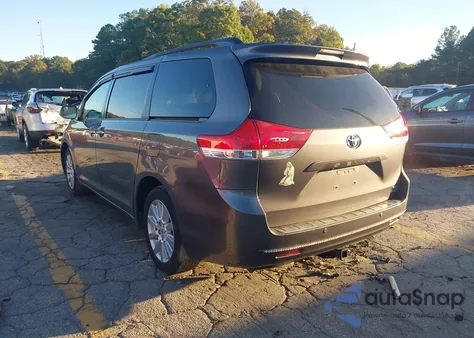 2011 Toyota Sienna Xle z USA, uszkodzony, nr VIN 5TDDK3DC7BS019419